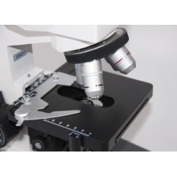 MICROSCOPIO TRIOCULAR XSZ-135T