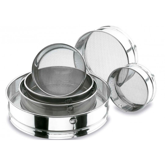 Peneiro de aço inox. Malha Ø 1 mm.