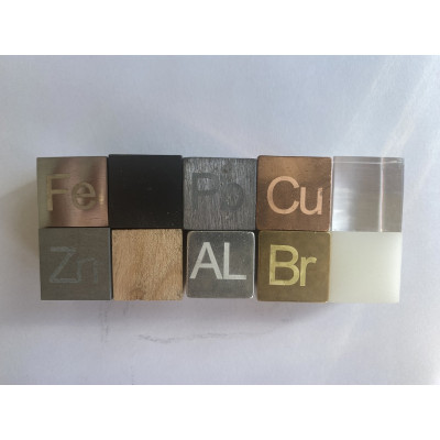 CONJUNTO DE 10 CUBOS DE DISTINTOS MATERIALES